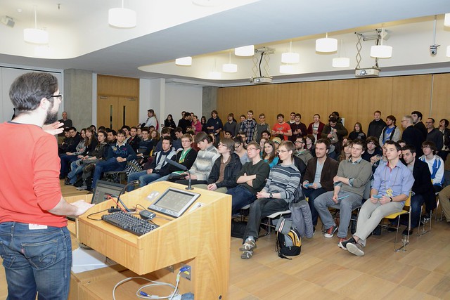 Pentingnya Informatika di Dunia Modern